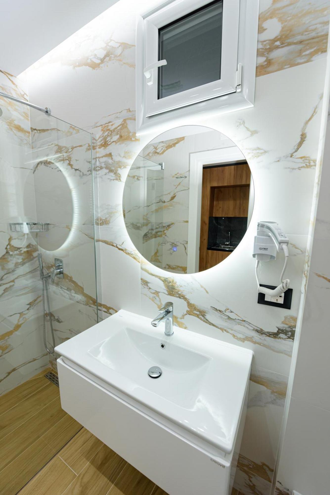 Vlorë Kevin'S Aparthotel מראה חיצוני תמונה